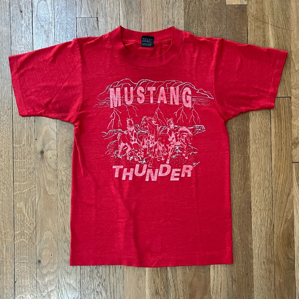 Vintage T-shirt (Red, Mustang Thunder) - Adult S